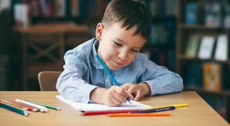 كيفية تعلم الأطفال الكتابة بسرعة