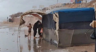 مطر يغرق الخيام في غزة