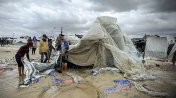 معاناة أهالي الخيام في الشتاء