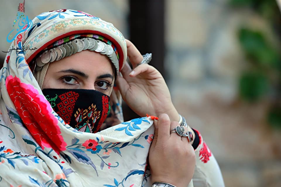 الثوب الفلسطيني من معالم التراث